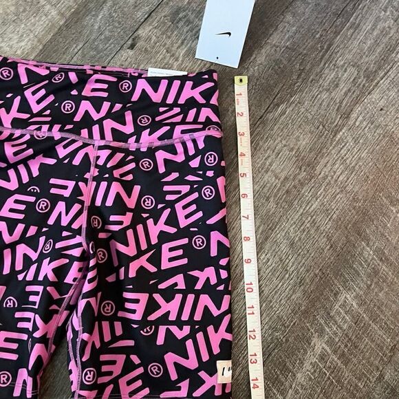 Nike One Women  7" Cosmic Fuchsia Printed Mid-Rise Biker Shorts (DX0092-665) -XS - Picture 12 of 12